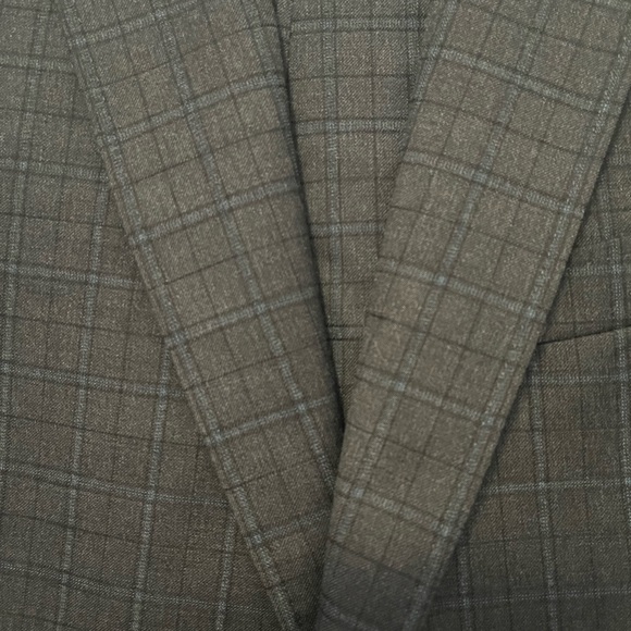 Beautiful Gucci suite sz.42 worn twice - Picture 3 of 10